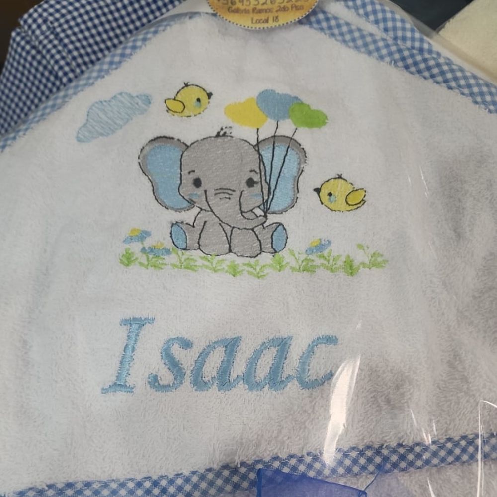 Bordado Infantil Nombre Isaac y Figura de Elefante